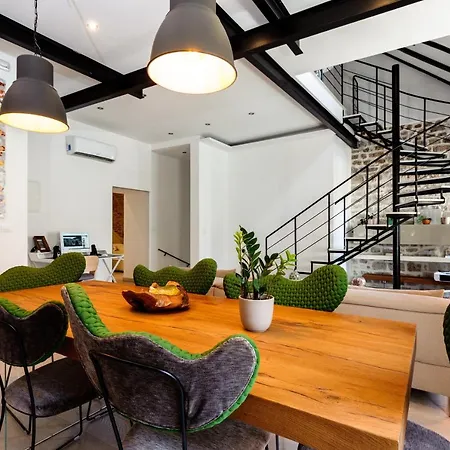 Old Town Luxury House شقة